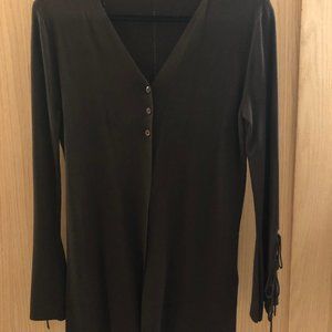 Long cardigan three button, with fringed sleeves